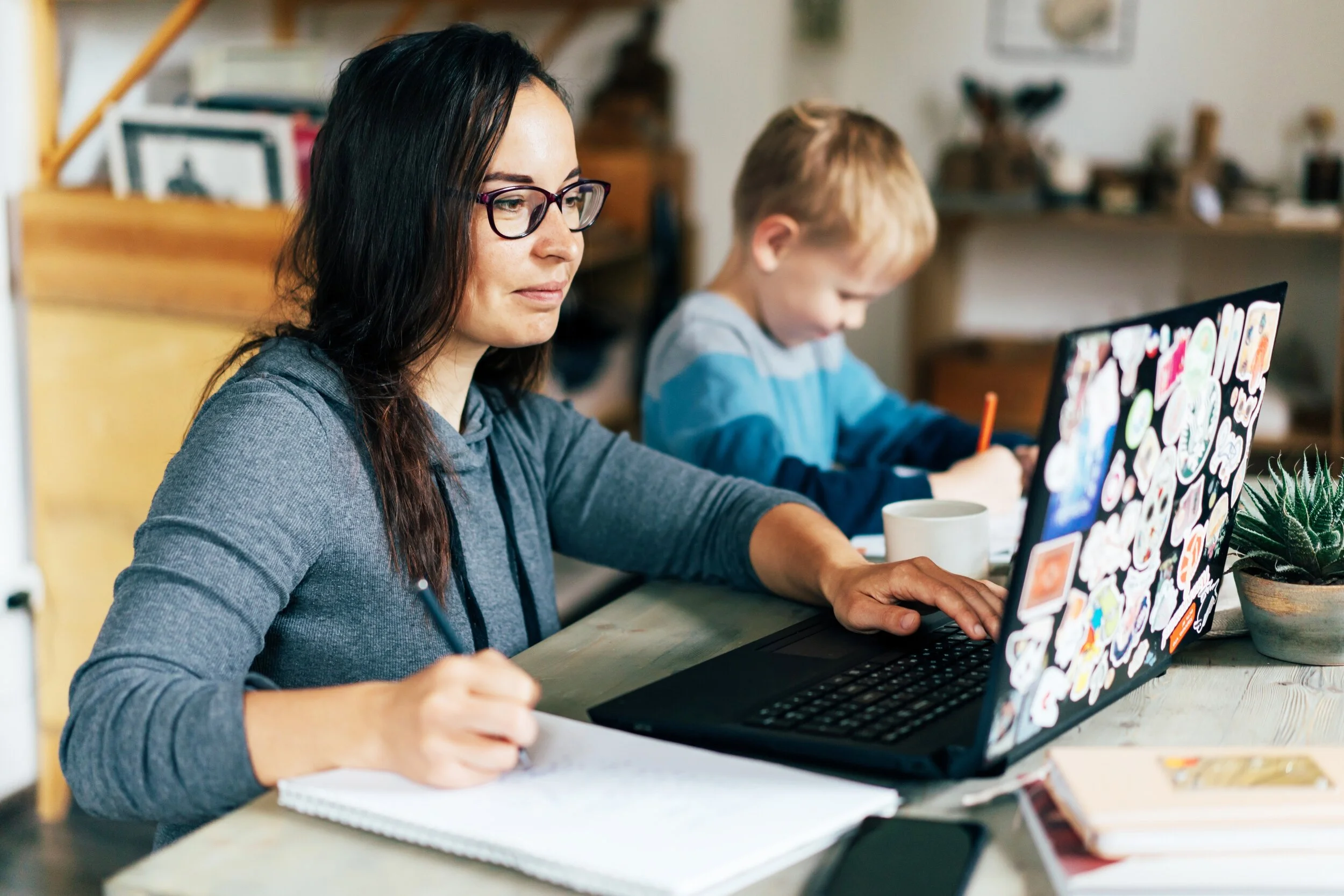 home-female-woman-computer-laptop-education-people-internet-young-technology-lifestyle-indoor-person_t20_8Oodmz.jpg