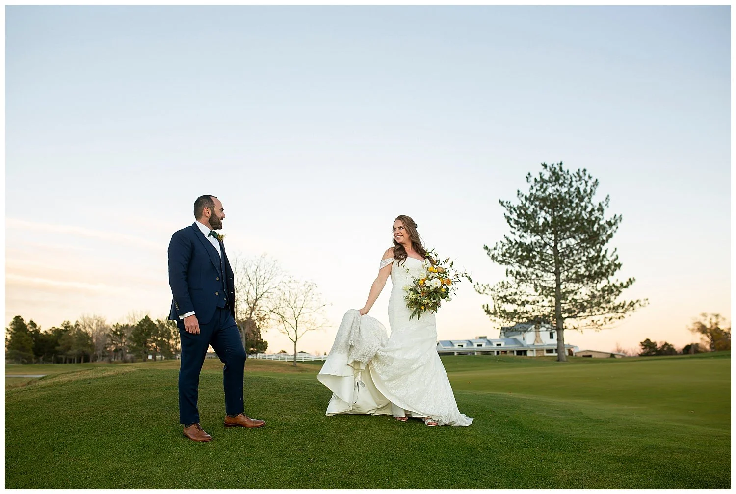 FallBarnatRaccoonCreekWedding_0071.jpg