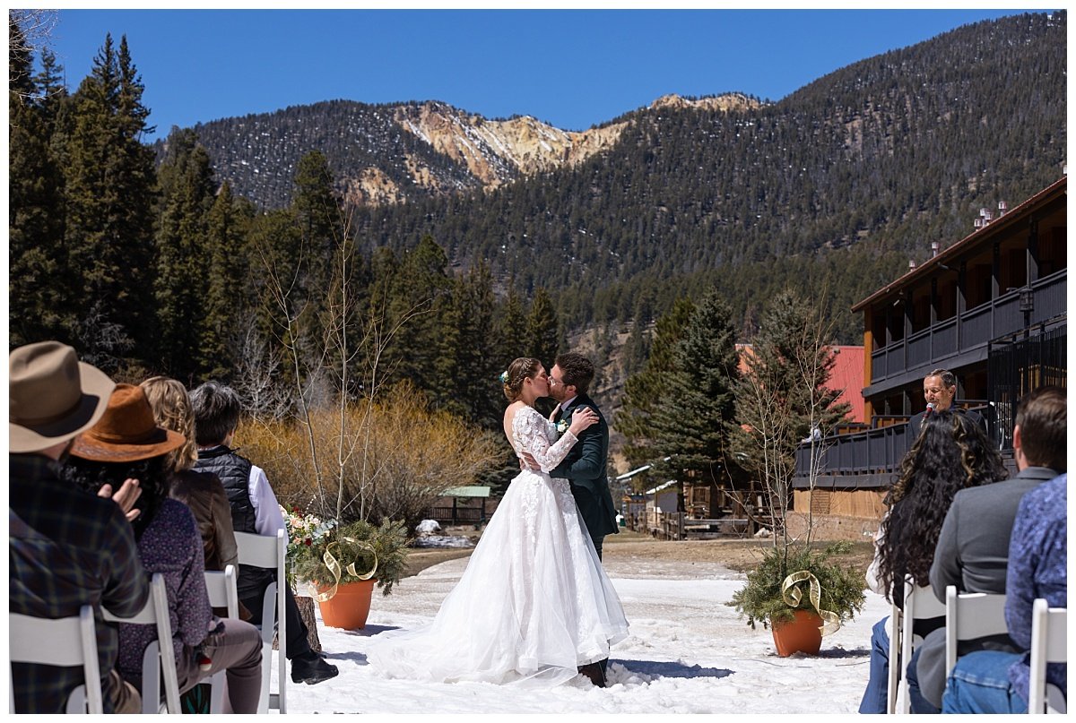 0899-skylar-and-jacub-ski-wedding.jpg