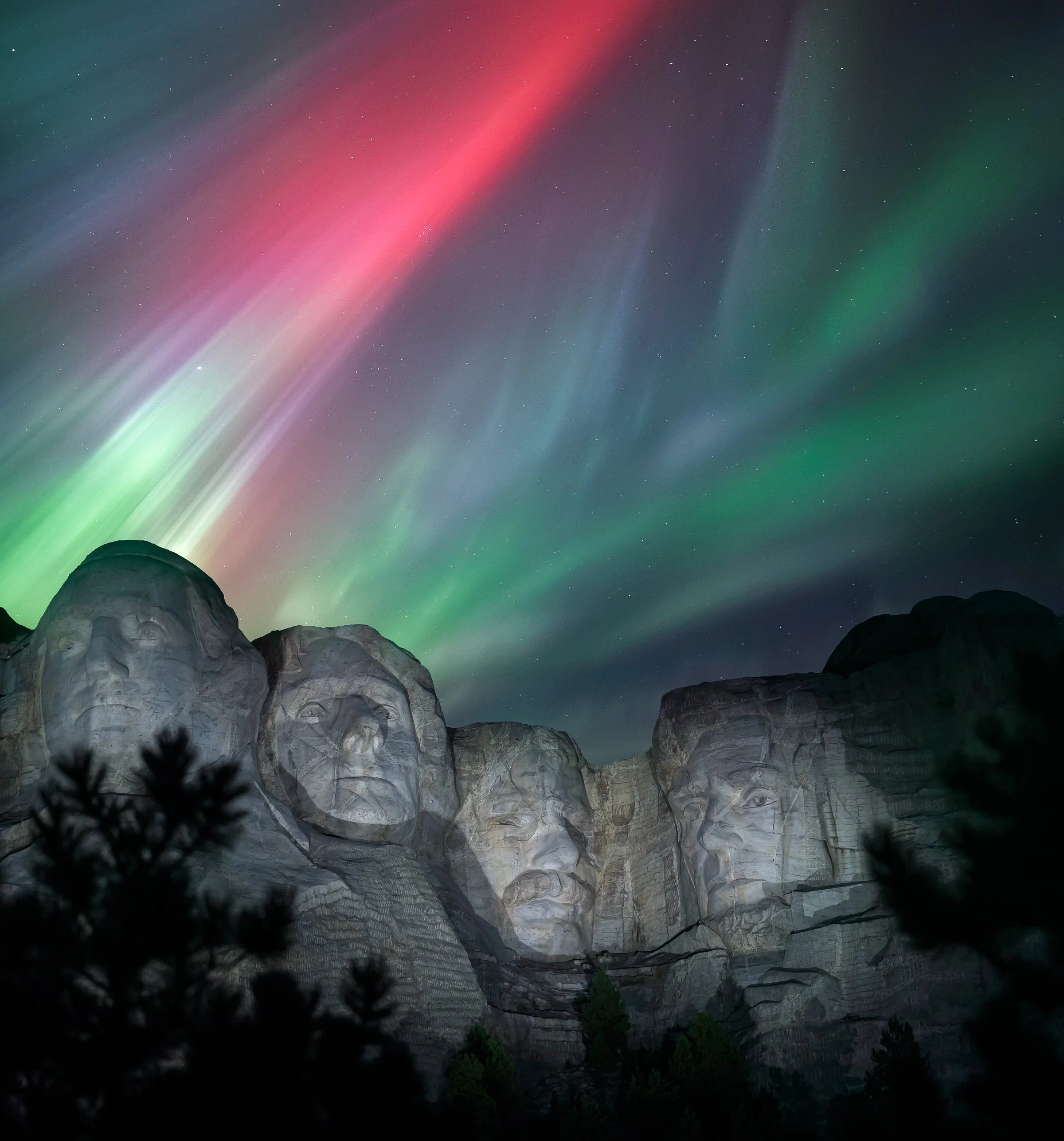 Mt-Rushmore-Aurora.web.jpg