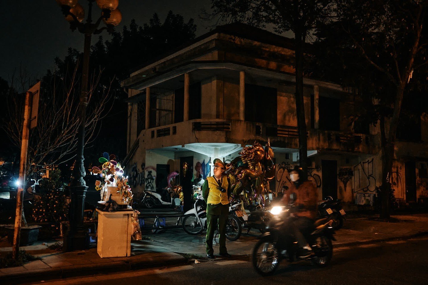 Candid street portraits in Hanoi, Vietnam

1. Military police on the eve of Lunar New Year (#fujix100v)
2. Trash collector on break (#fujix100v)
3. Photographer in his studio (#fujix100v)
4. Flower seller aftermarket (#canonr5)
5. A man, his hat, and