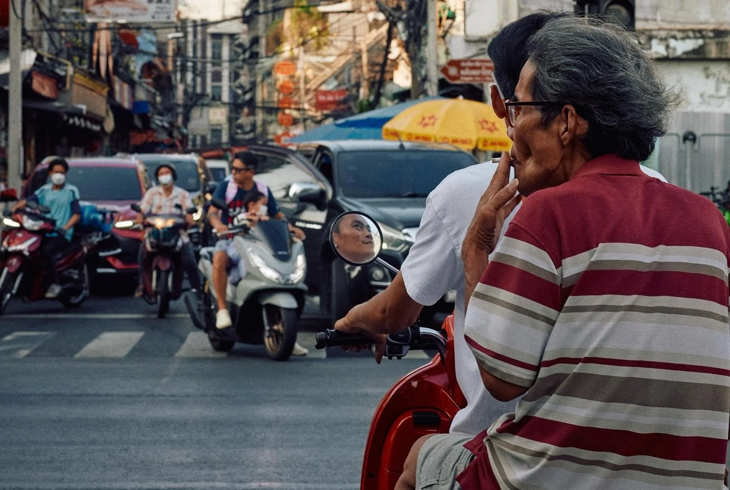 Father and son motorbike commute in the Bangkok early morning

I didn&rsquo;t notice the reflection in the side mirror until after a couple of rounds of viewing my photos. This became one of my favourite street photography images from Thailand.

Alwa