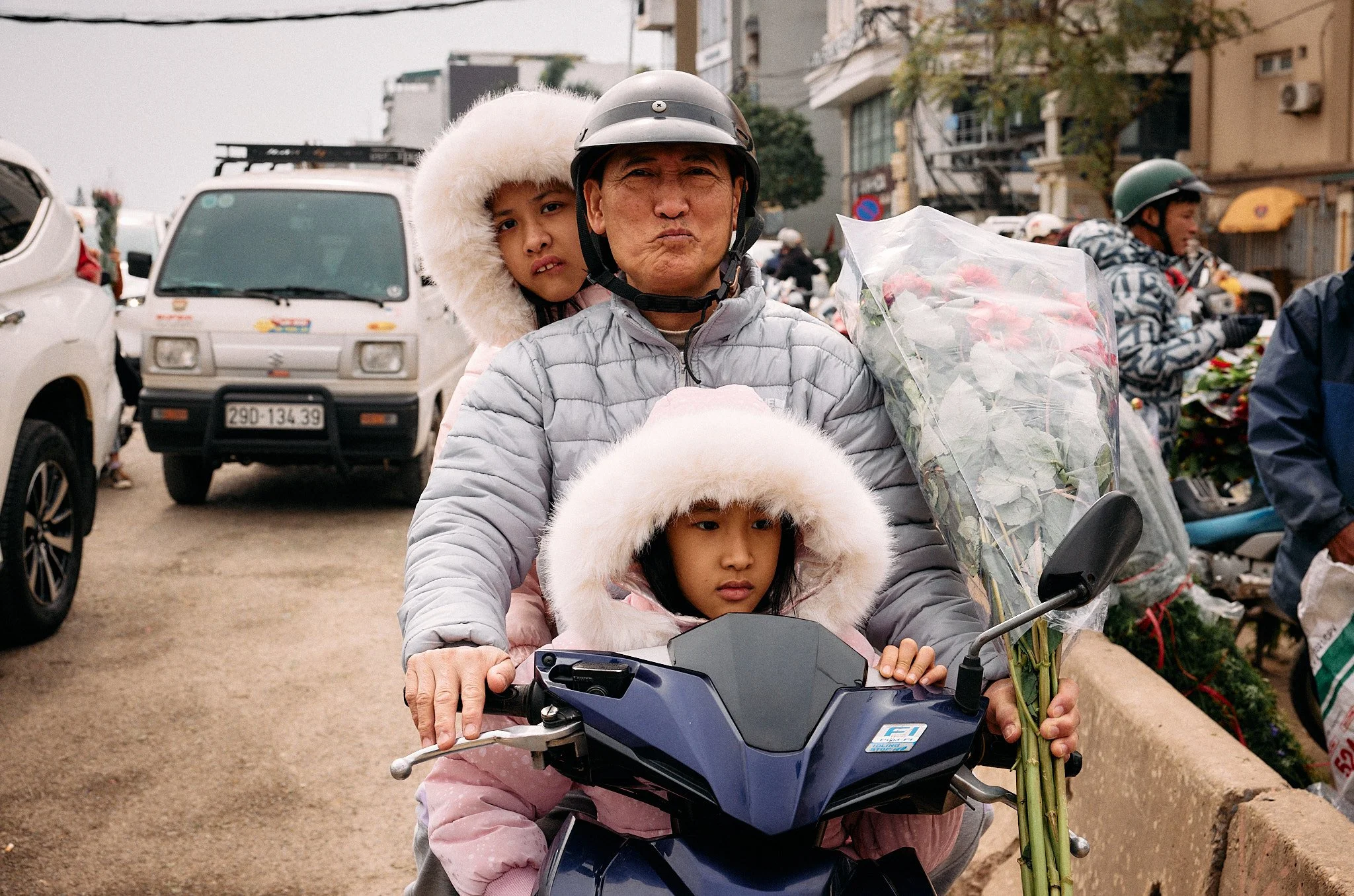 Street Photography | Family Flower Shopping | Hanoi, Vietnam