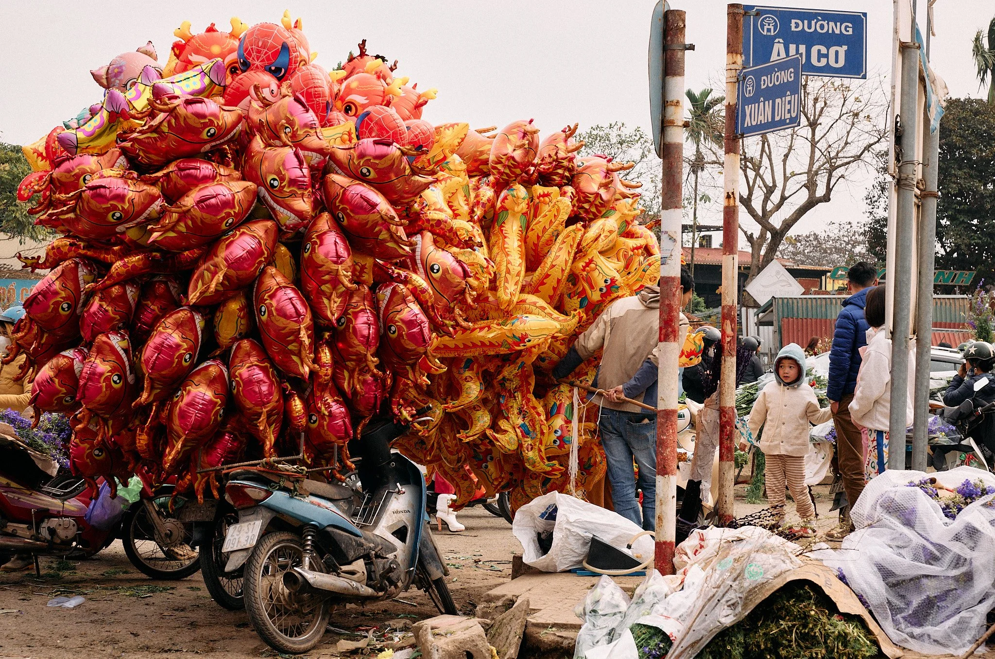 Street Photography | Lunar New Year Balloons | Hanoi, Vietnam