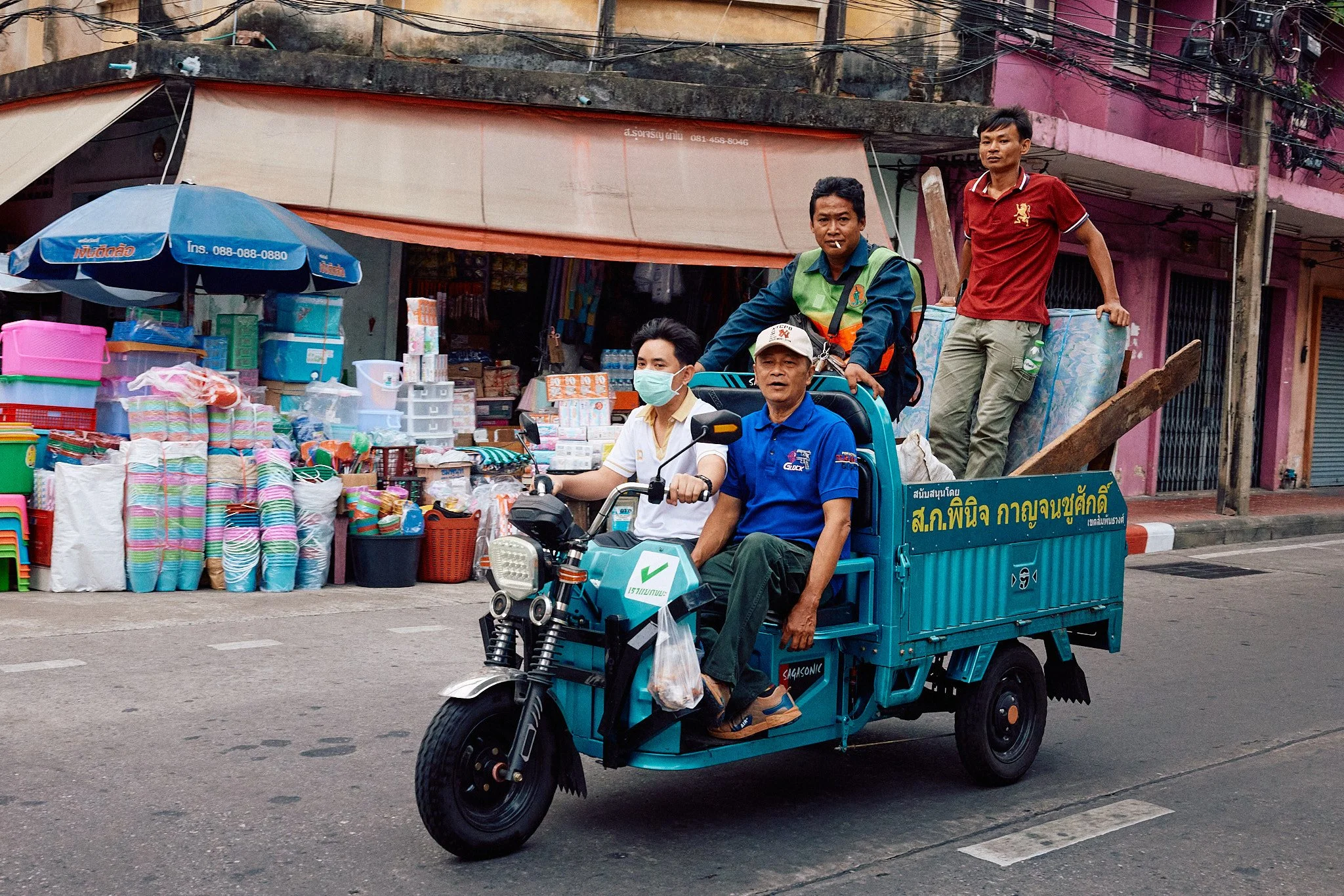 Street Photography | Carpooling | Bangkok, Thailand