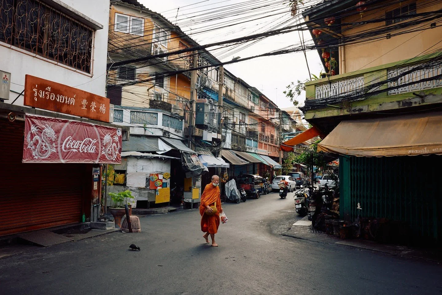 Monks of Bangkok in the early morning

Exploring Bangkok in one of the hottest months of the year, setting out to shoot each morning at 6:00 am was the only way to beat the heat.

Alongside my early morning walks, monks collect their daily offerings 