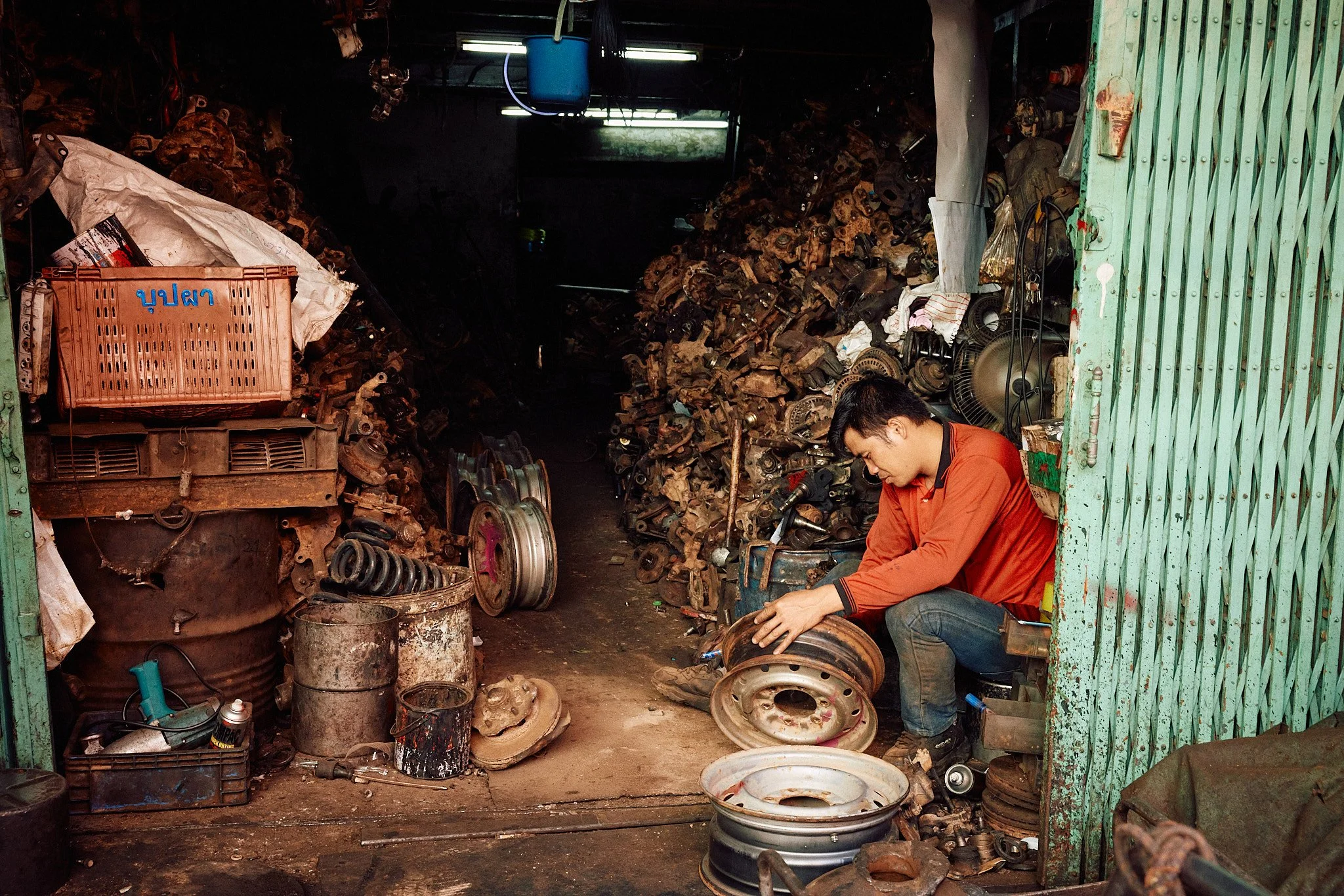 Street Photography | Talat Noi Mechanic | Bangkok, Thailand