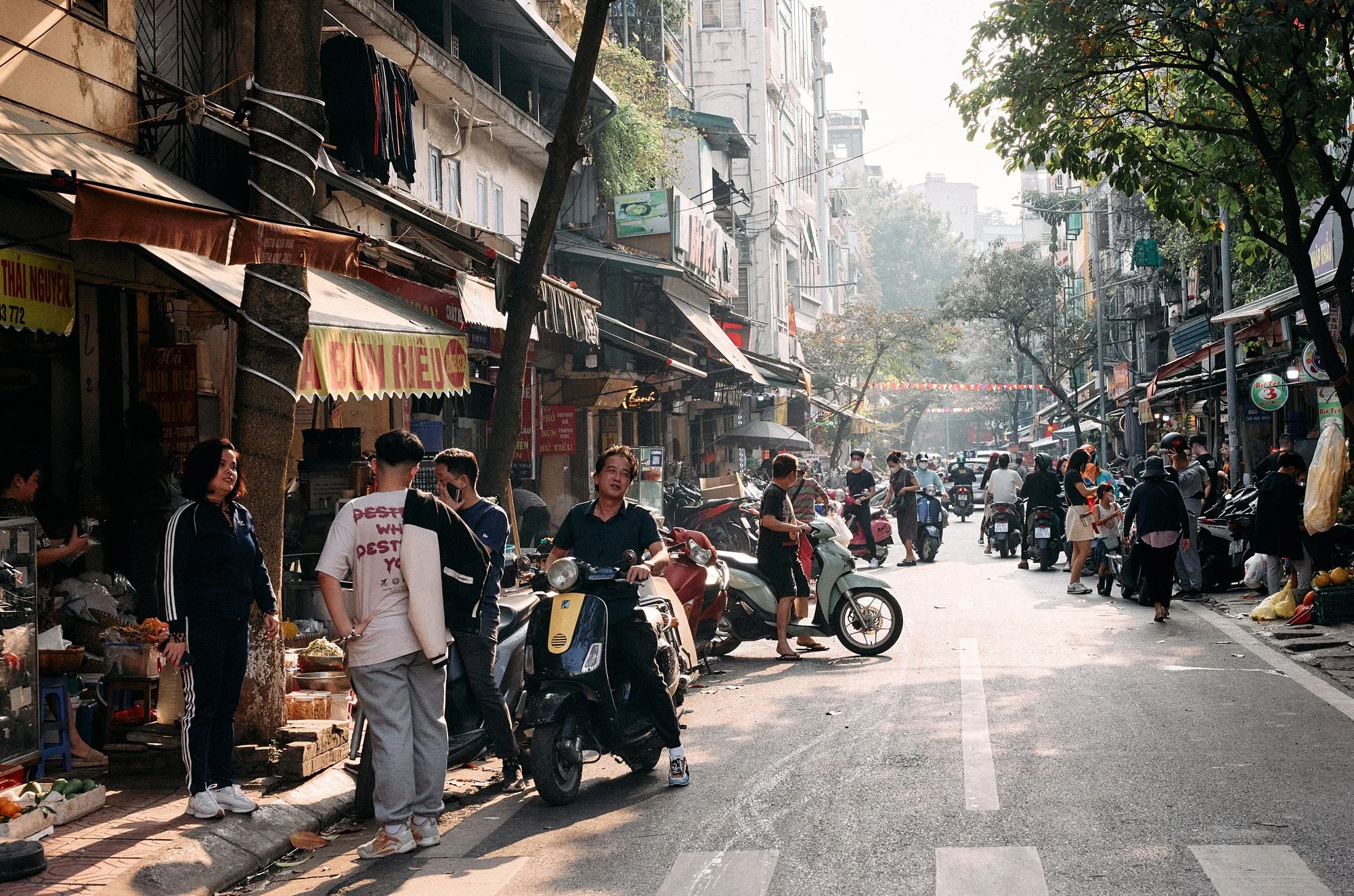 Street Photography in Hanoi, Vietnam by London Photographer Ian Kobylanski