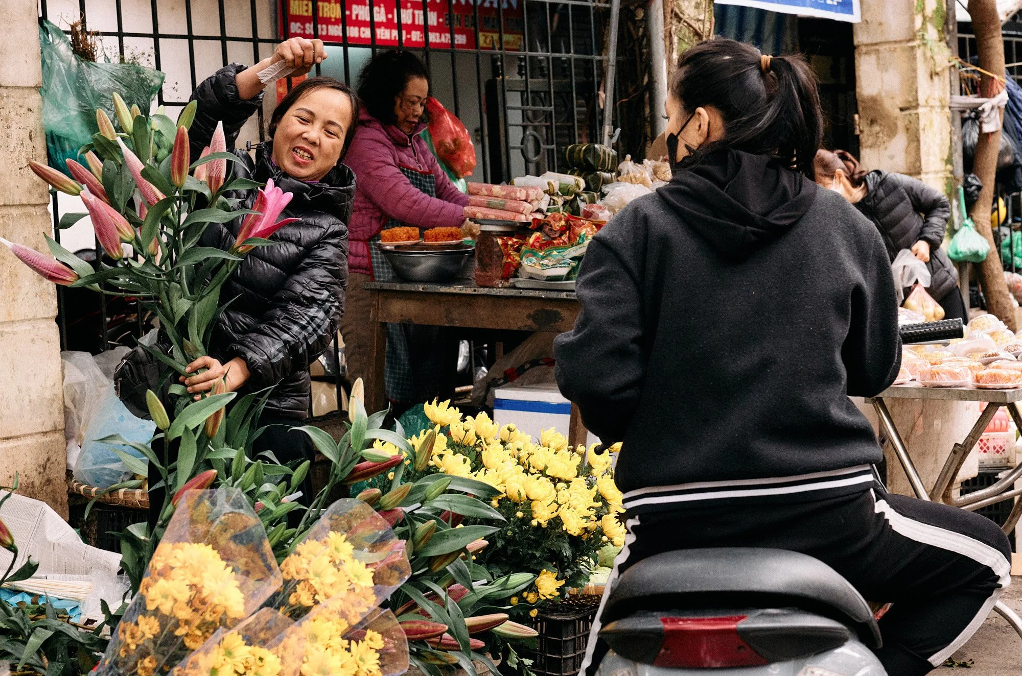 Chaotic Street Photography: Tết (Lunar New Year's Eve) in Hanoi, Vietnam