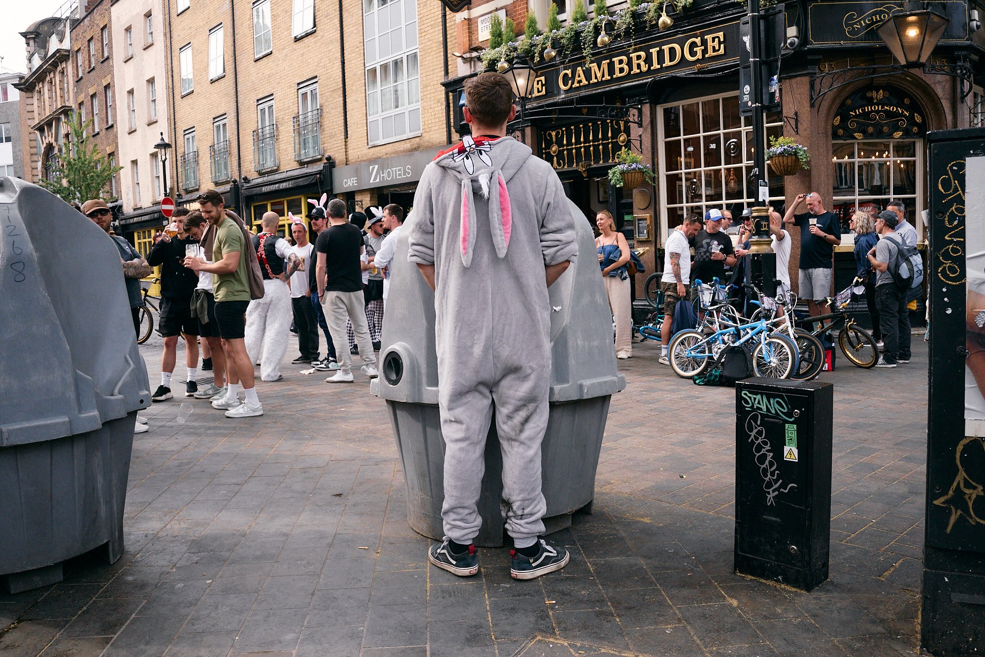 Steet Photography London | Urinal Bunny