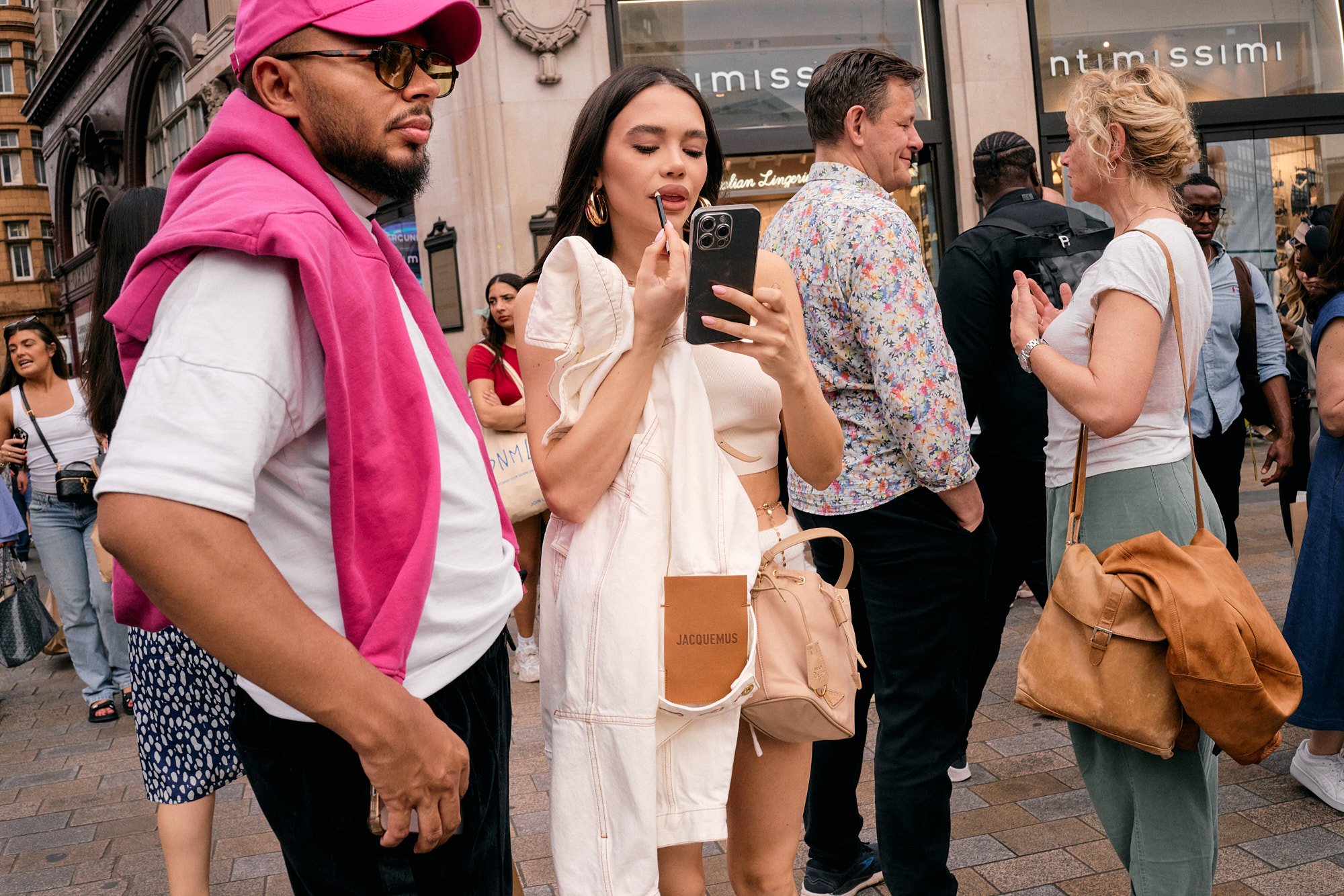 Steet Photography London | Oxford Street Lipstick