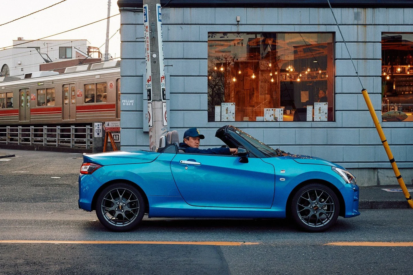 Tiny cars

Tokyo, Hanoi, Seoul, Hiroshima, and Osaka

#streetphotography 2024