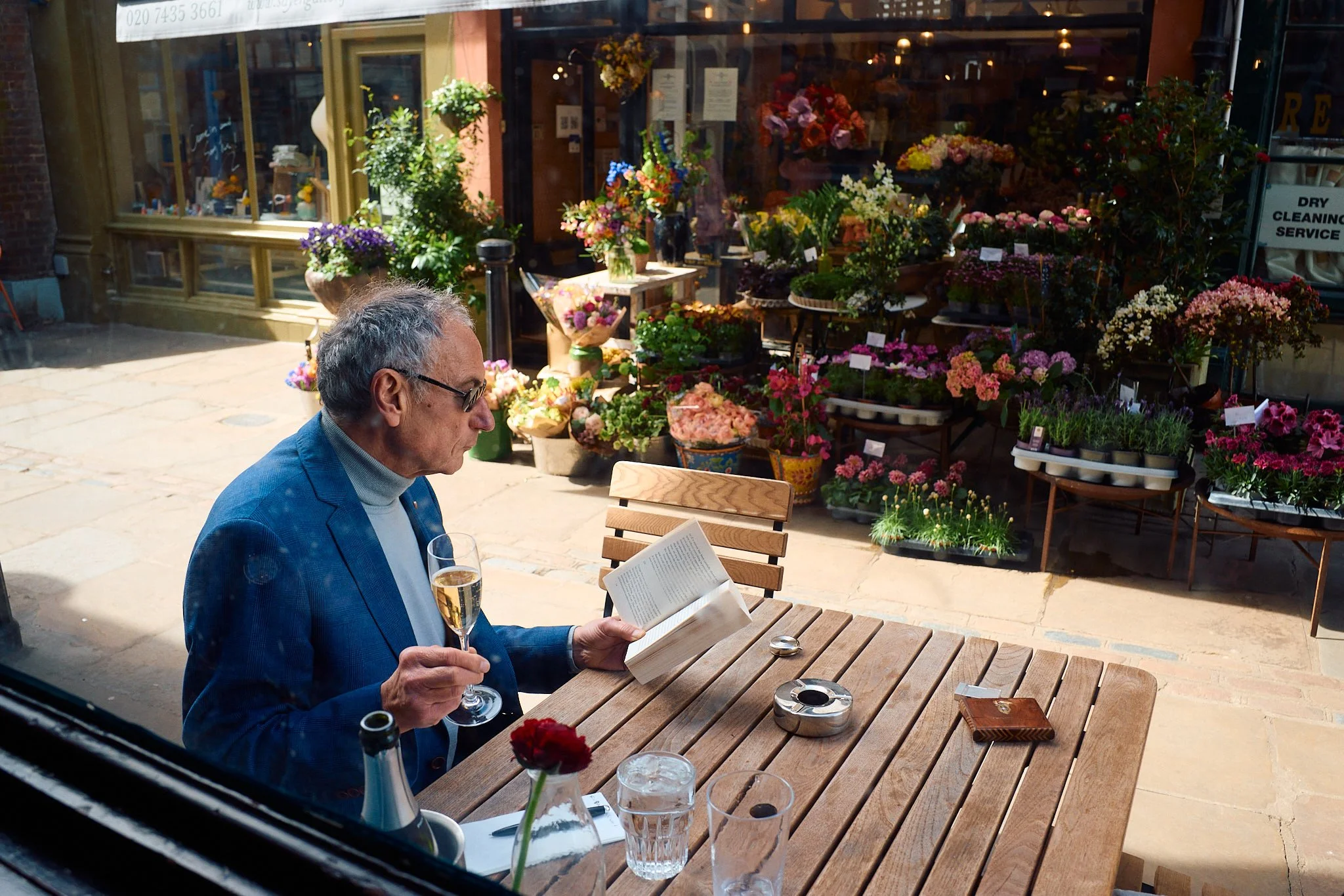 Street Photography | Champagne and Flowers | London, UK