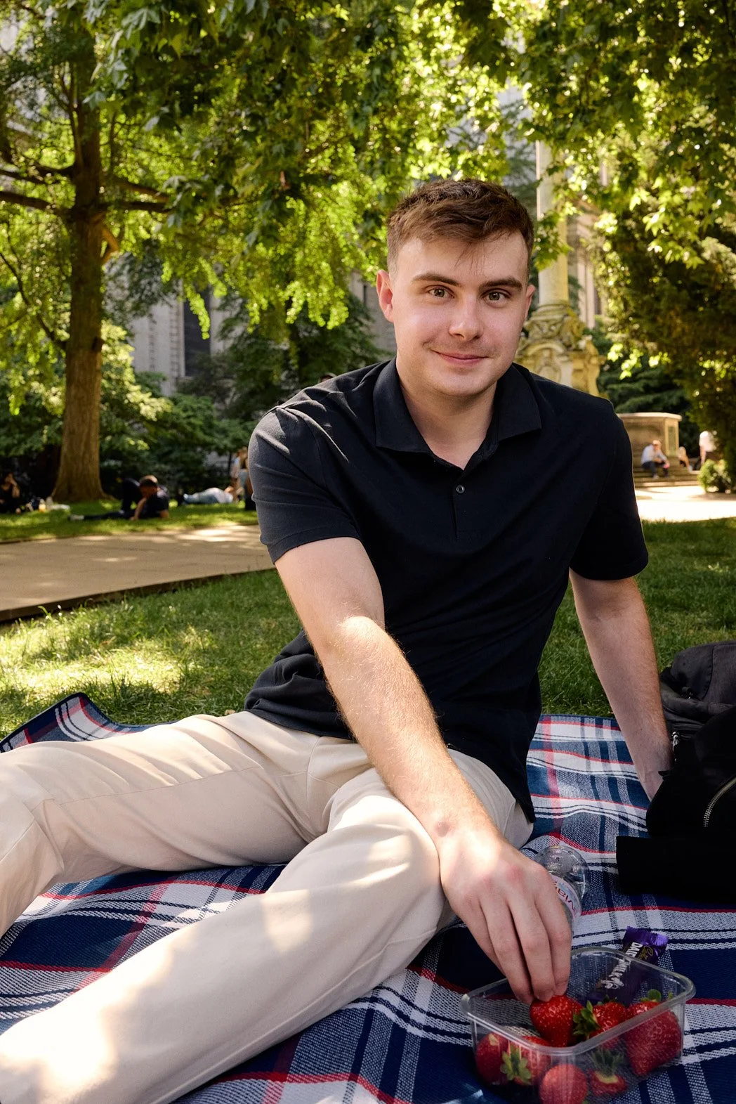 Dating Photographer London | Park Picnic Portrait