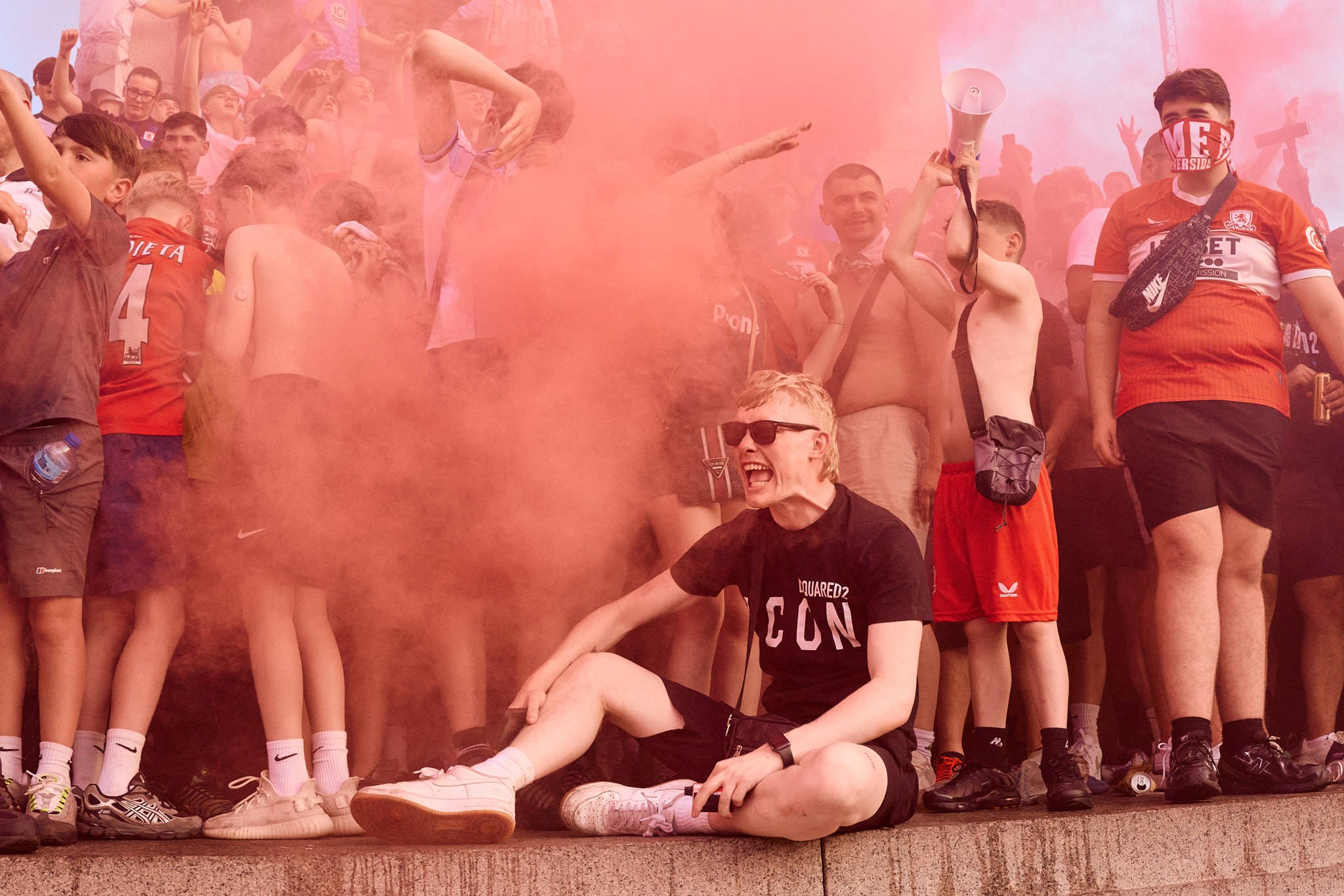 Middlesbrough Fans in London | Red Smoke on the Plinth