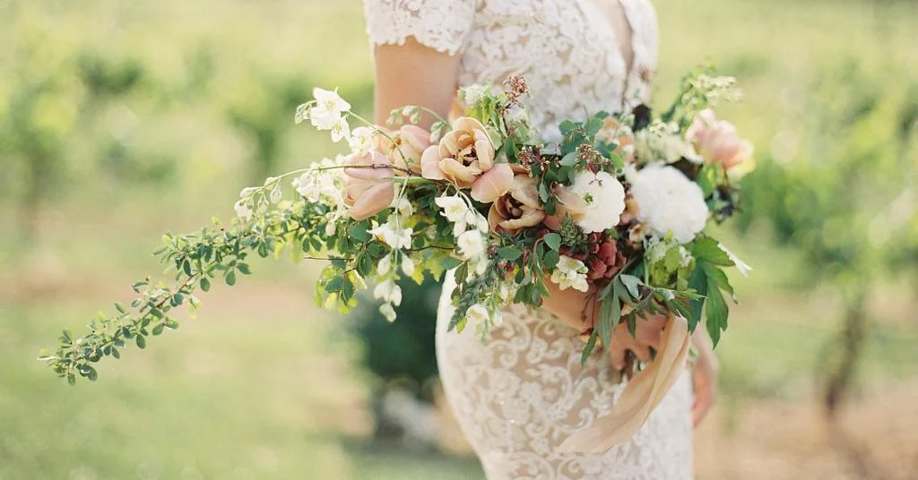 Video: How to Make a Cradle Bouquet (AKA a Pageant Bouquet)