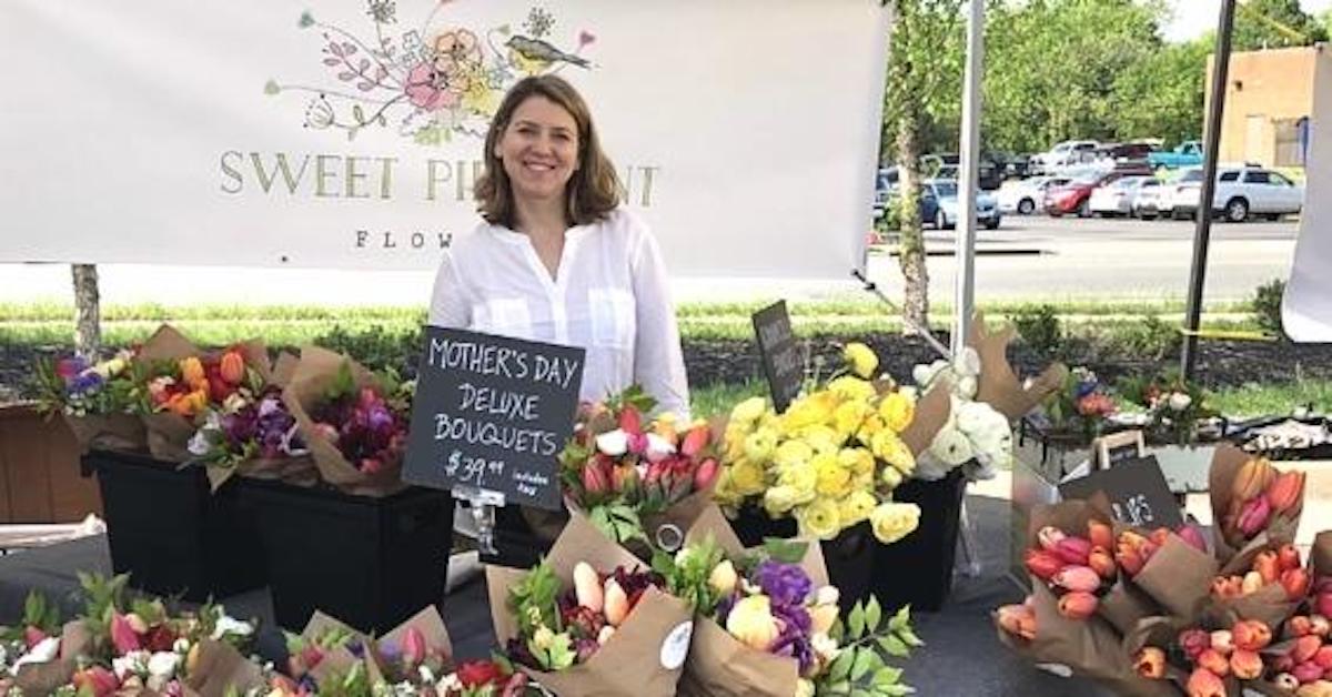  A New Grower's Guide to Selling Flowers at a Farmers' Market