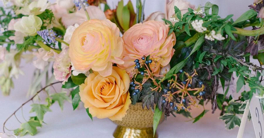 Video: Spring Wedding Flowers for Arranging