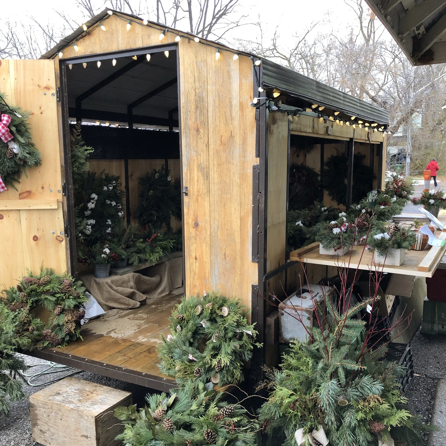 Where and How to Sell Cut Flowers from Your Farm