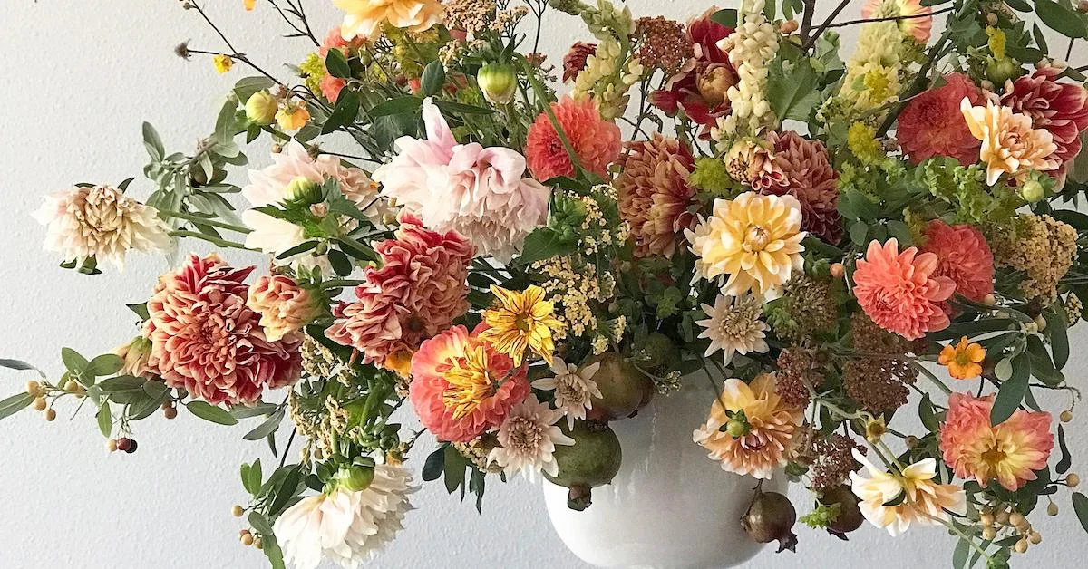 How to Create a Large-Scale, Foam-Free Summer Floral Arrangement