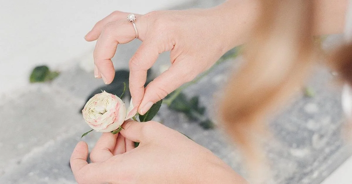 Video: 5 Tips for Working with Floral Glue