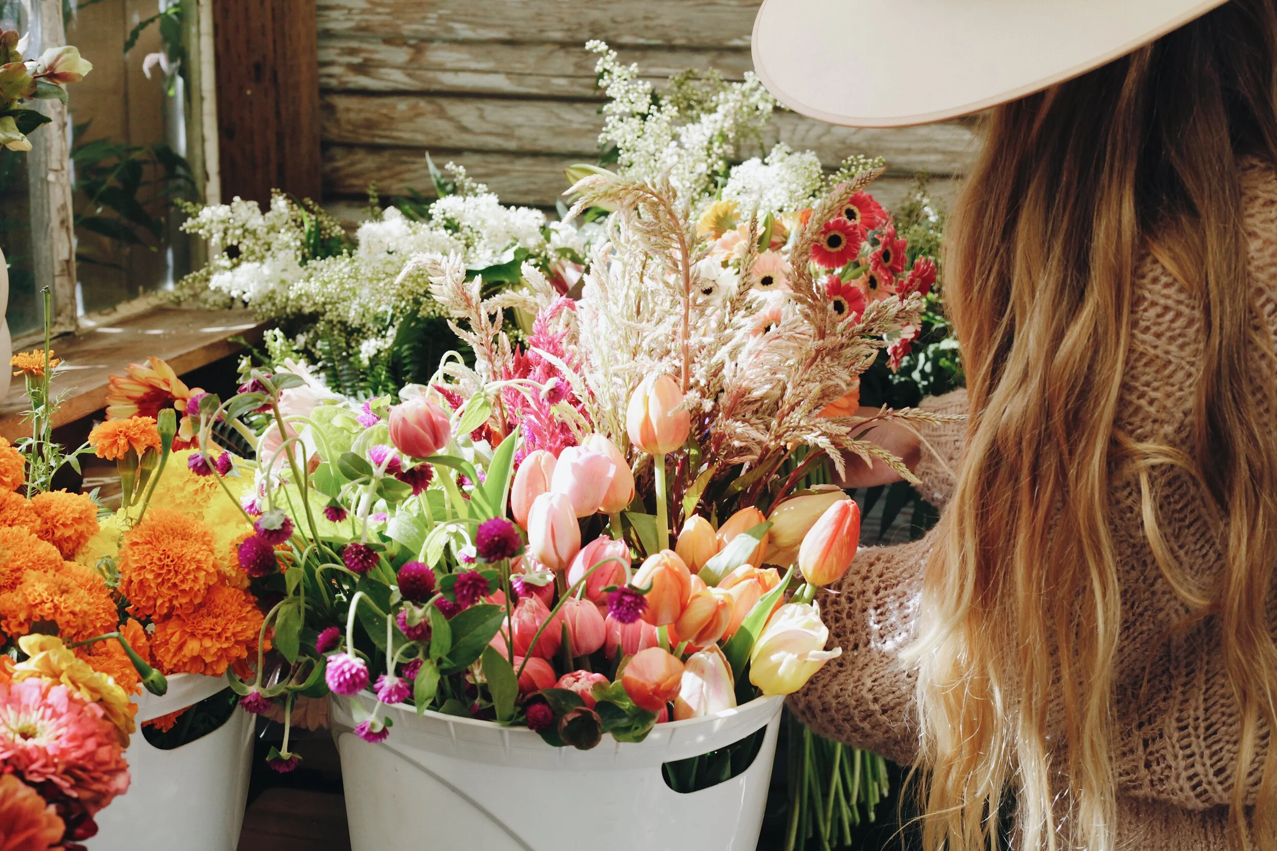 Create a Happy Summertime Basket Flower Arrangement (It’s Foam Free!)