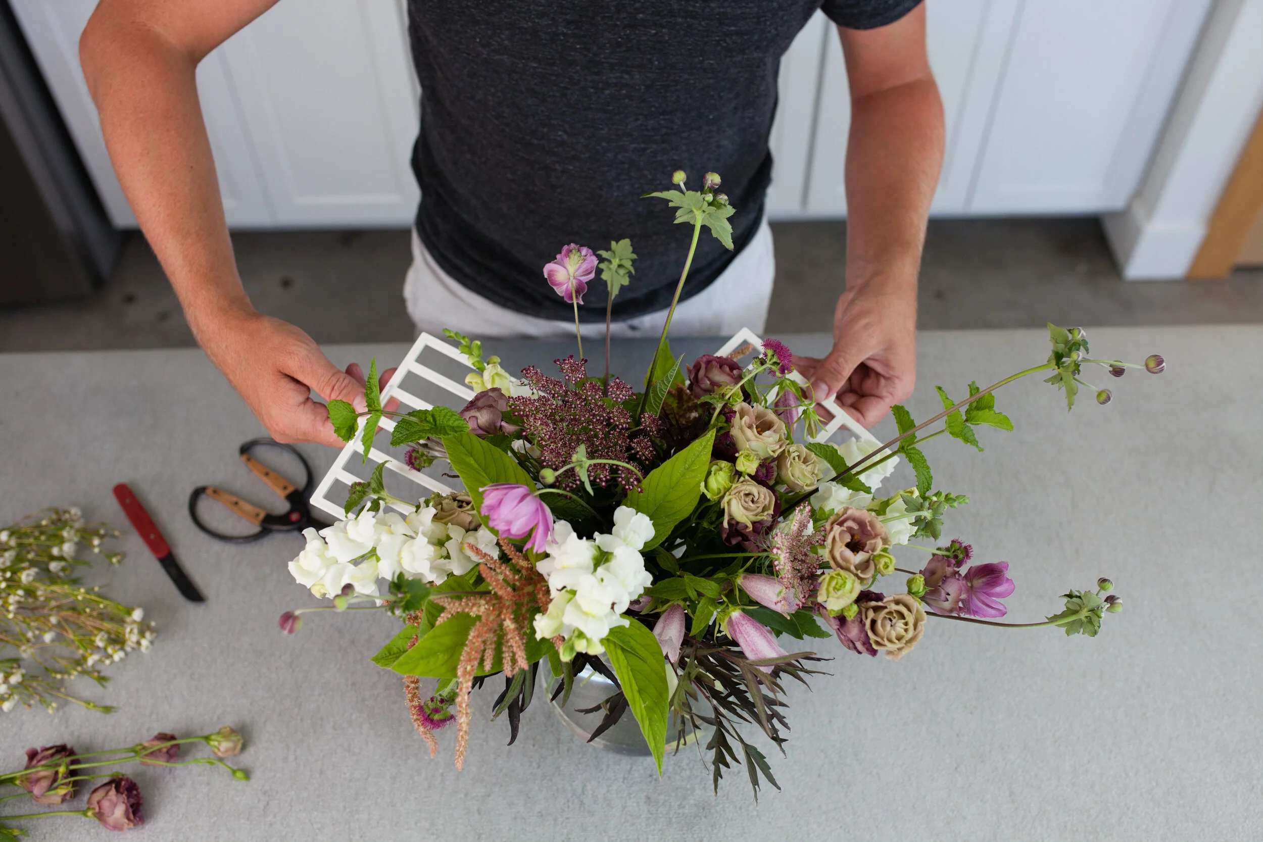 How To Make A Flower Arrangement Using The Diy Floral Grid