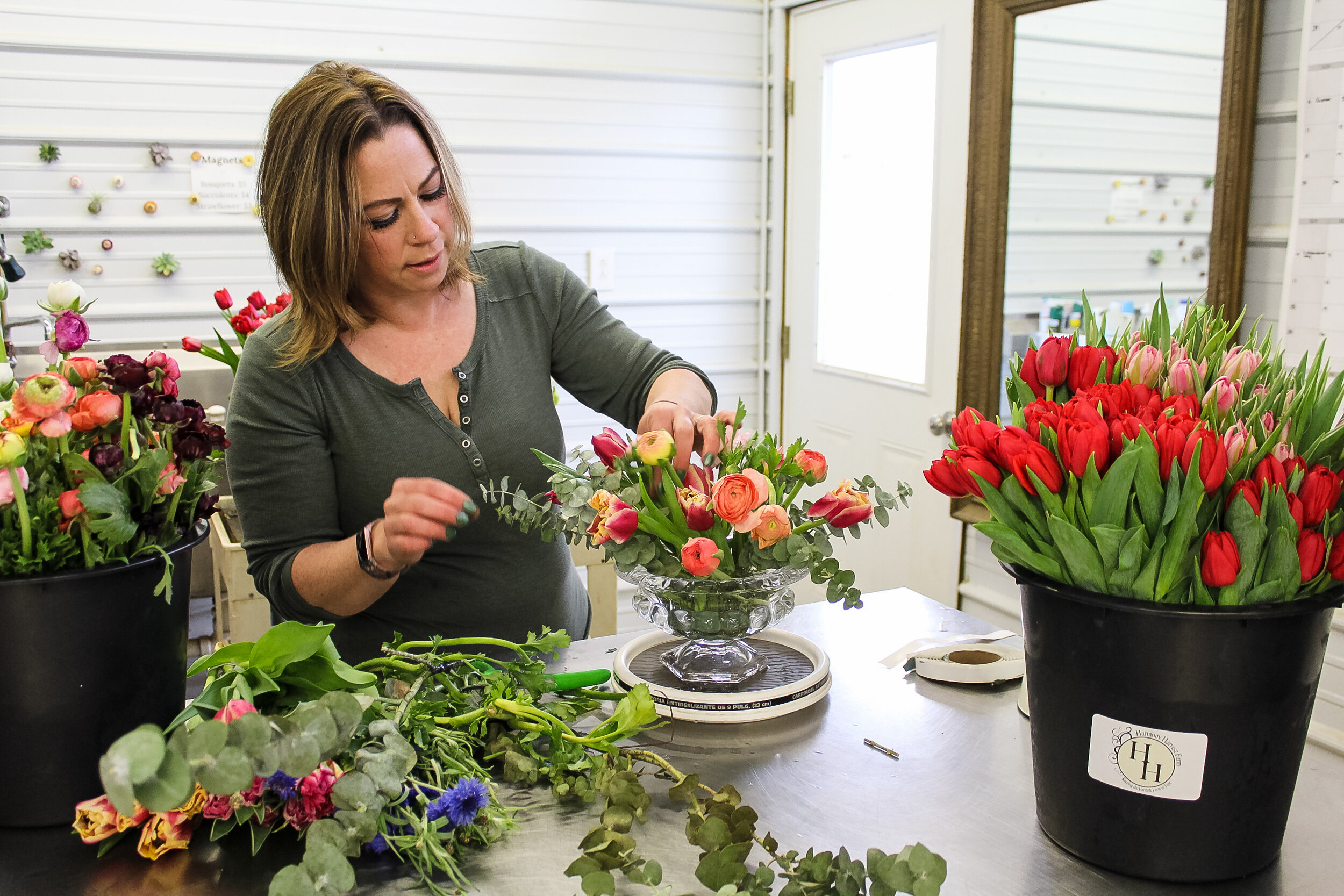 Chicken Wire Mechanics for a Large Vase Arrangement for the Professional  Florist