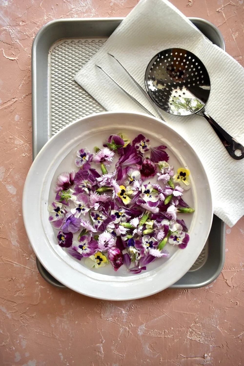 How to Prepare Edible Flowers for Cakes, Desserts, and More!