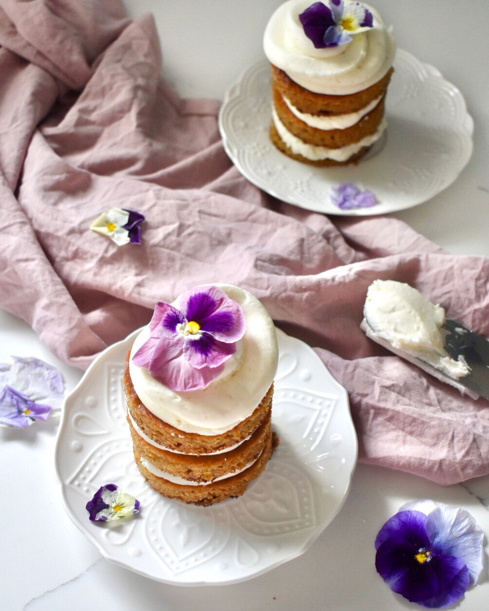 Decorating Cakes With Edible Flowers