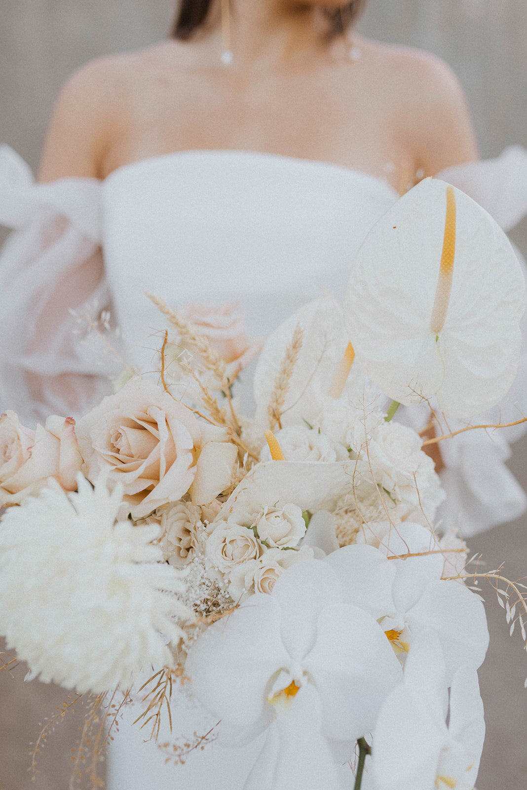 Ferrell Richardson - Neutral Bridal Bouquet -- Photo Hana Alsoudi.jpg