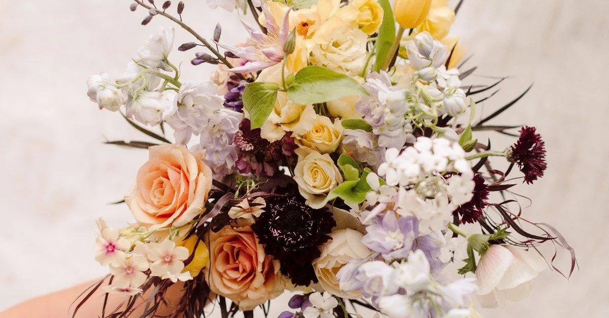 Seasonal Design Highlight: Opposites Attract in a Complimentary Color Palette