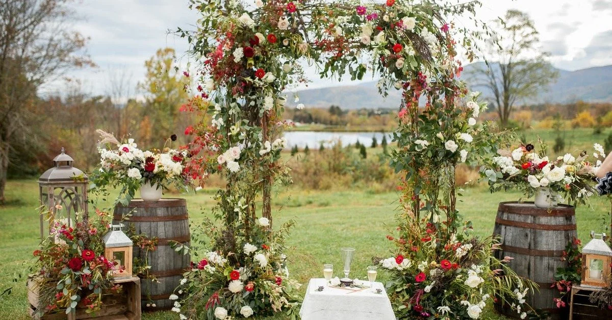 Seasonal Design Highlight: Statement Florals for Wedding Ceremony