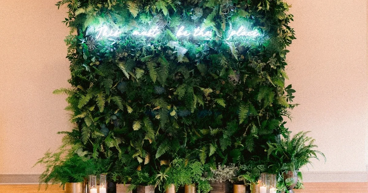 Seasonal Design Highlight: Classic San Francisco Wedding with Greenery Backdrop Wall