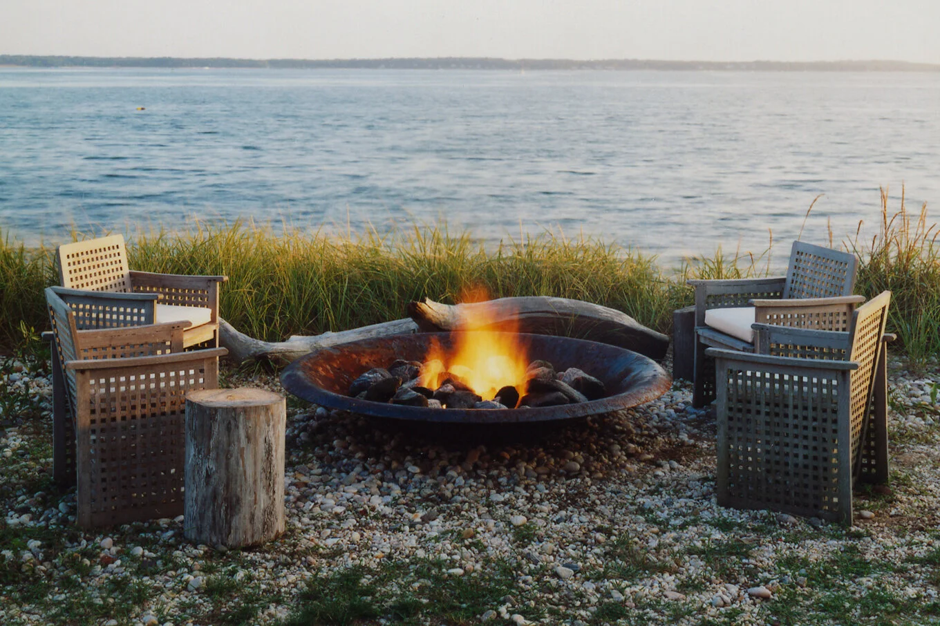 A Backyard Bonfire - How to Host One to Remember