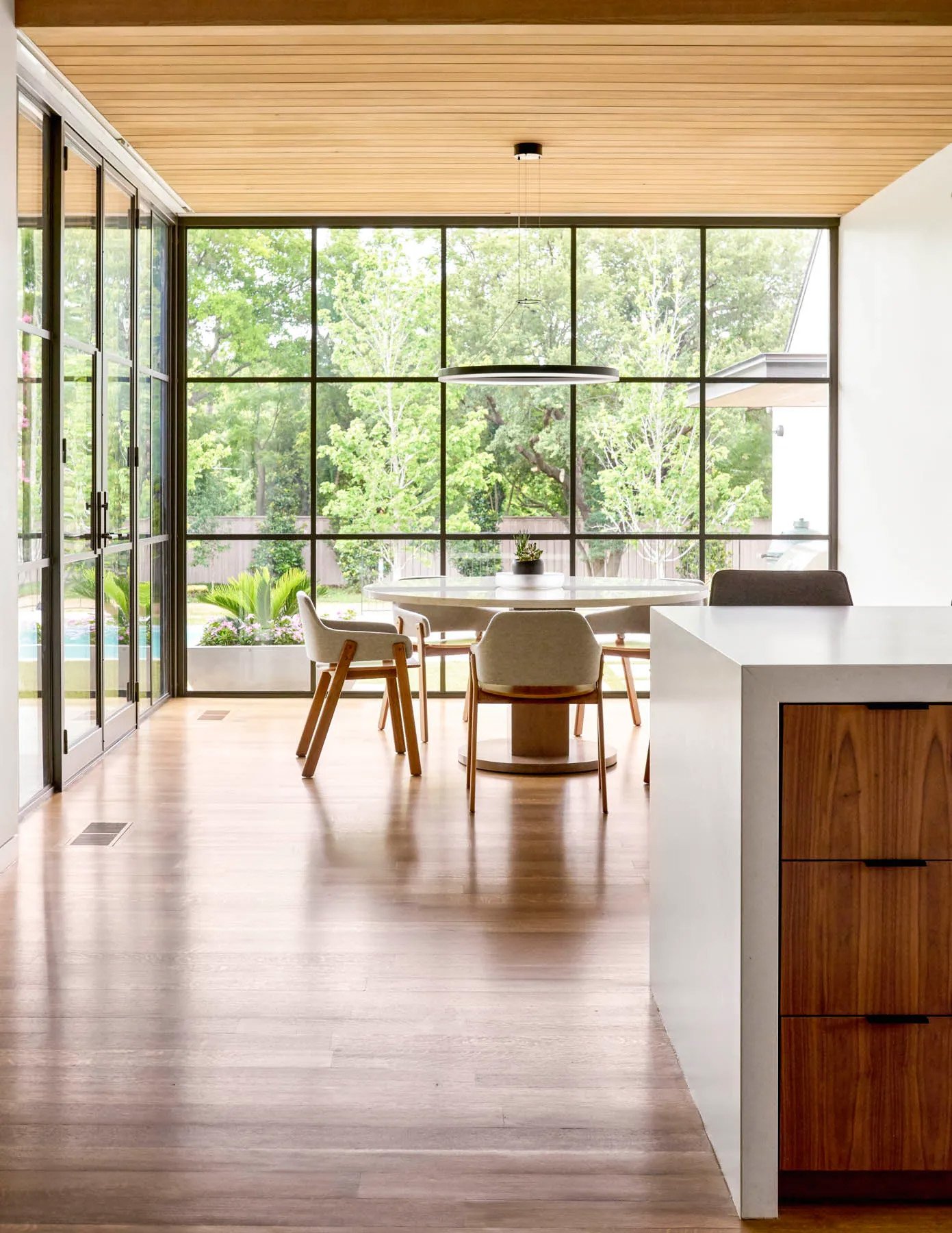 Contemporary Interior Design: Minimal and Current Style 