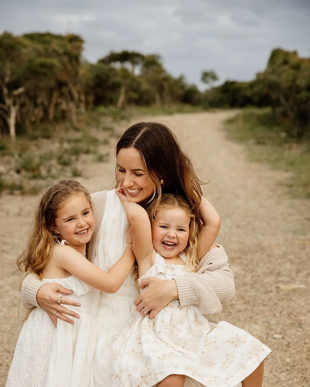 I had the best session photographing these girls, they were so warm, loving & fun. Perfect winter sun, add in some textured knits for the cold, I love these cooler months for family photo sessions. #newcastlefamilyphotographer #huntervalleyfamily