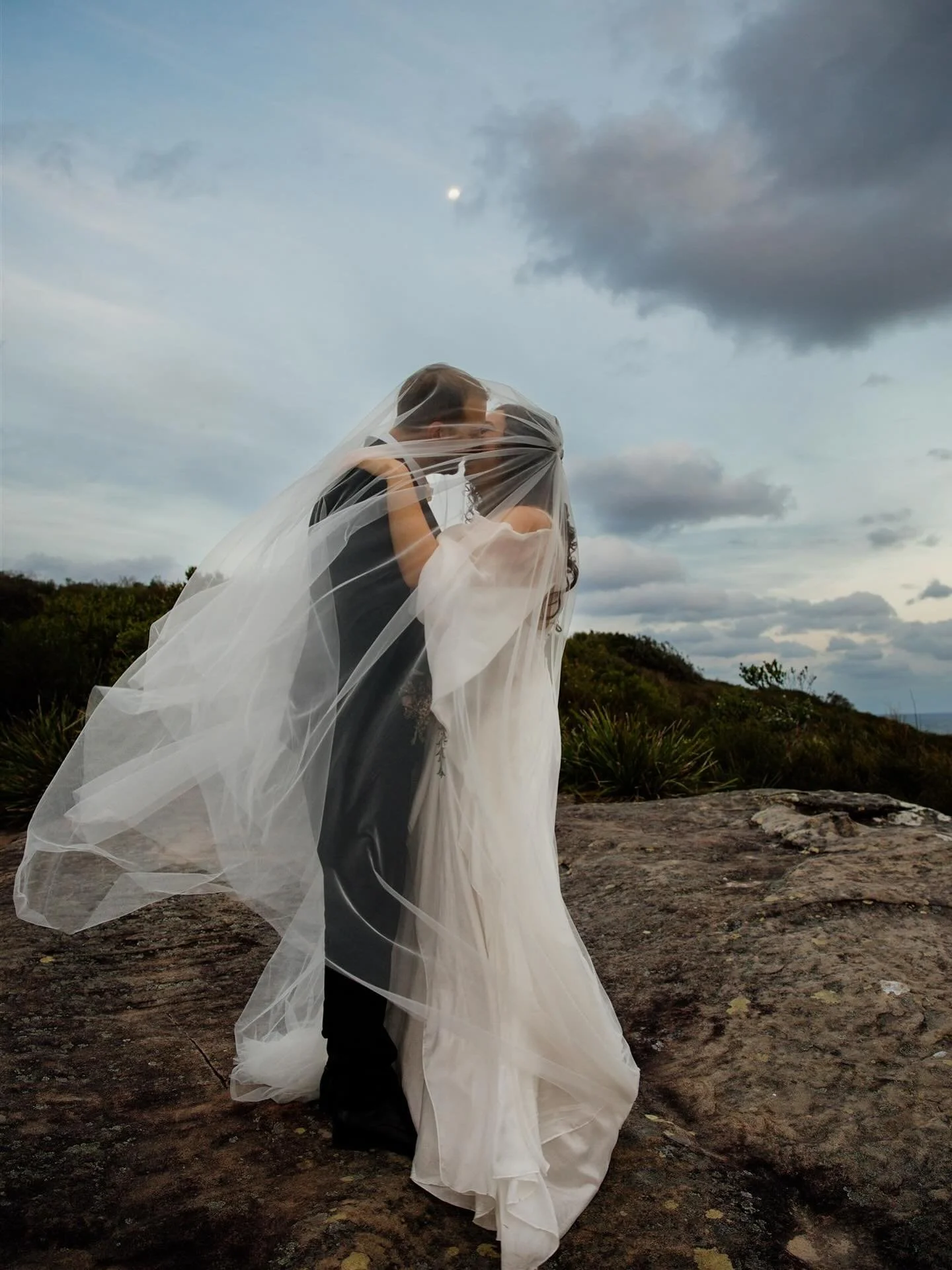 Last moments captured under the moon 
Venue: @piluweddings @pilurestaurant 
#sydneyweddinphotographer #piluwedding #freshwaterwaterbeachwedding #huntervalleyweddingphotographer #huntervalleyphotographer