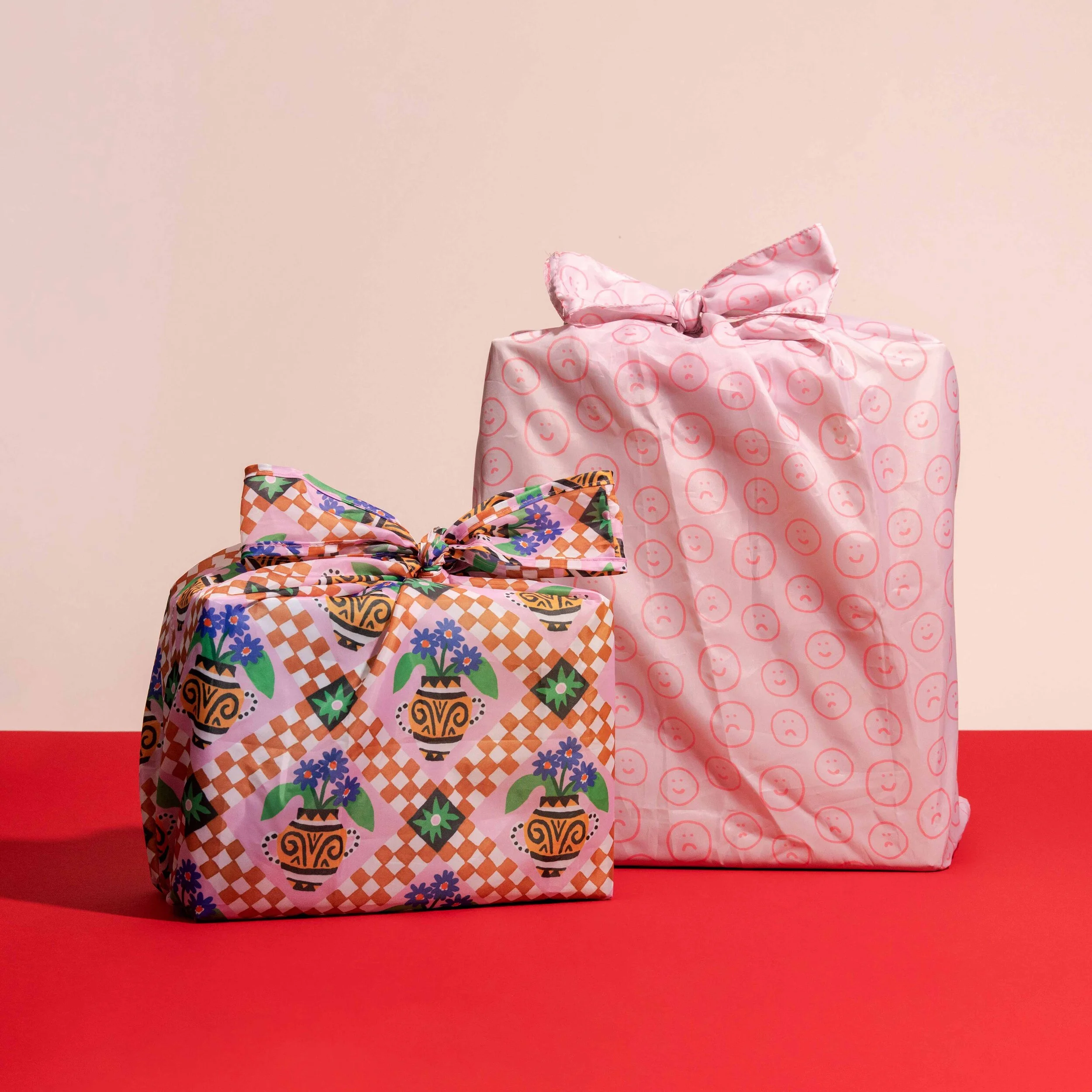 Yes Buddy Christmas social content – using their reusable bags as wrapping paper.