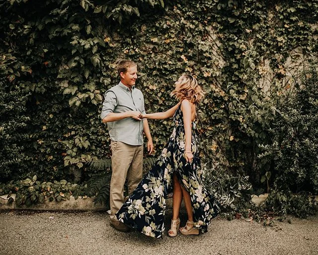 Loveeeed this random abandoned gas station ivy wall and the way it tied in with Sara’s dress! 😍 I had so much fun shooting around the Strip District with Sara and Collin last evening!! 🌿