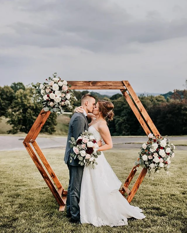 Big fan of this hexagon arch, and an even bigger fan of these two! So excited for you, Josh and Hannah! ☺️ You guys are so perfect together and I am so happy I got to capture your day! ❤️ ⠀⠀⠀⠀⠀⠀⠀⠀⠀⠀⠀ ⠀⠀⠀⠀⠀⠀⠀⠀⠀⠀⠀
Flew into NYC this morning for a little family road trip and currently editing photos somewhere in New Hampshire (I think) heading toward Maine. Taking advantage of this driving time to catch up on sooo many beautiful weddings and shoots (till I get carsick that is 🤙🏼). So relaxing though, lovin it.