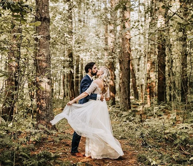 A small, intimate wedding in the middle of the woods? Please and thank you!!! 😍🌲 Yesterday was magical. So thankful to have been a part of Andrea and Matt’s day at The Barn at Fallingwater. 🍂  Today I am headed to Dolly Sods, WV and I am soo excited. Dream shooting locations weekend!!
