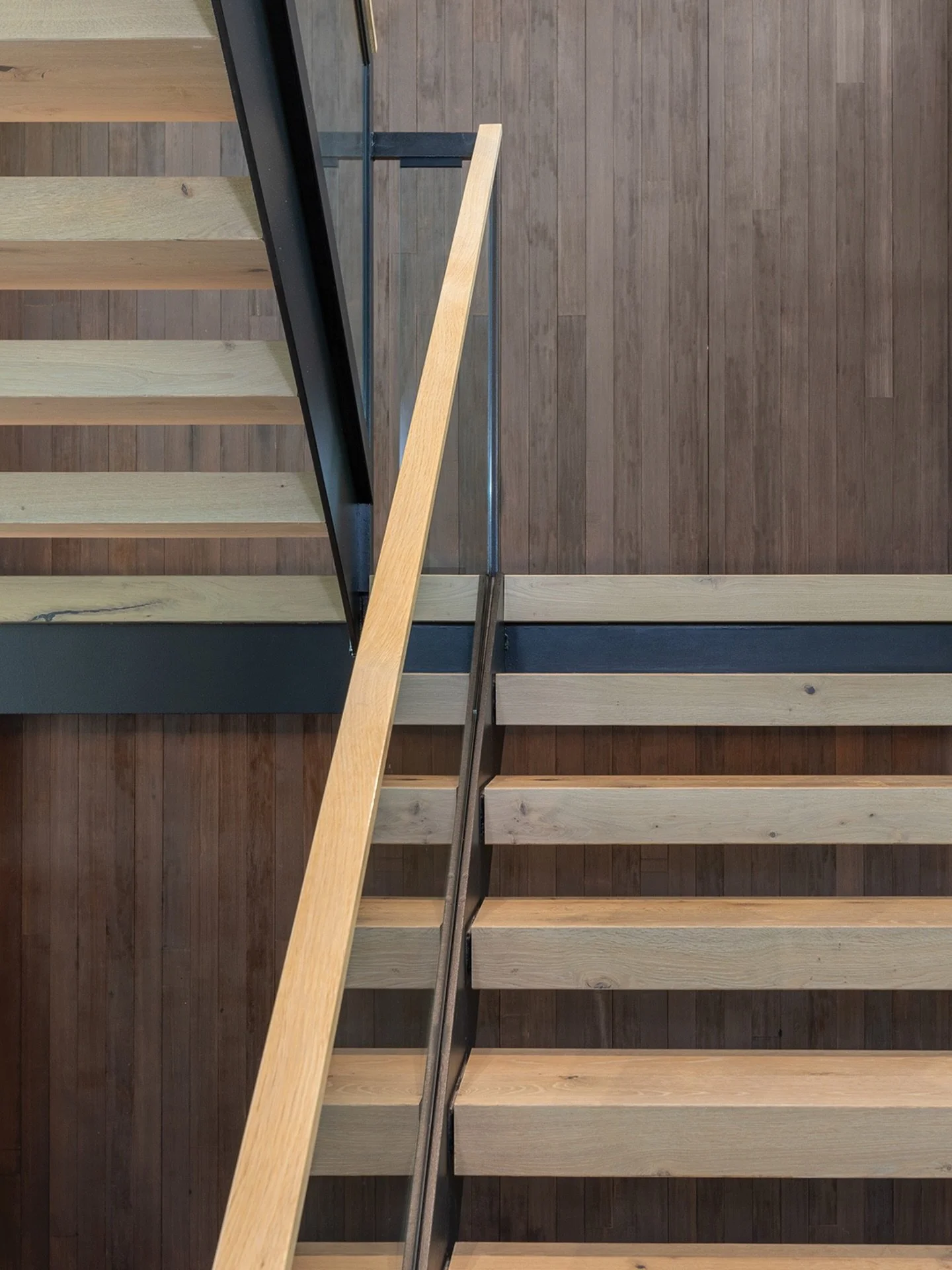 A study in balance.⁠
⁠
Warm wood treads, steel framing, and glass railings layer together&mdash;creating a staircase that feels open, light, and quietly grounded.⁠
⁠
Interiors: @evoke_interiors 
Architect: @jordan.architects⁠
Photography: @joshuajohn