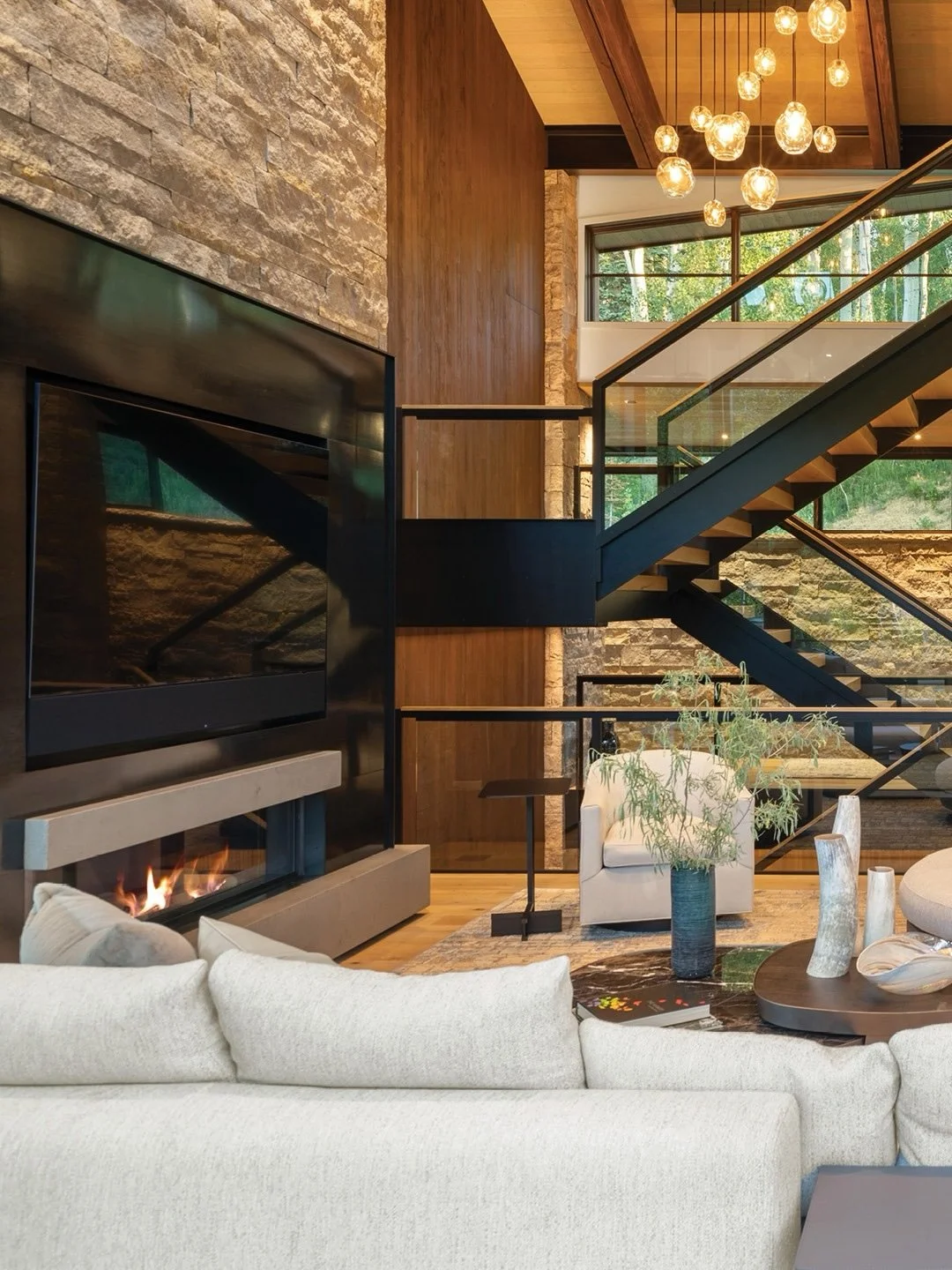 Designed for connection.⁠
⁠
An open plan brings kitchen, dining, and living into one continuous experience&mdash;layered with natural materials, soft textures, and sculptural lighting that anchors the space.⁠
⁠
Interiors: @evoke_interiors 
Architect: