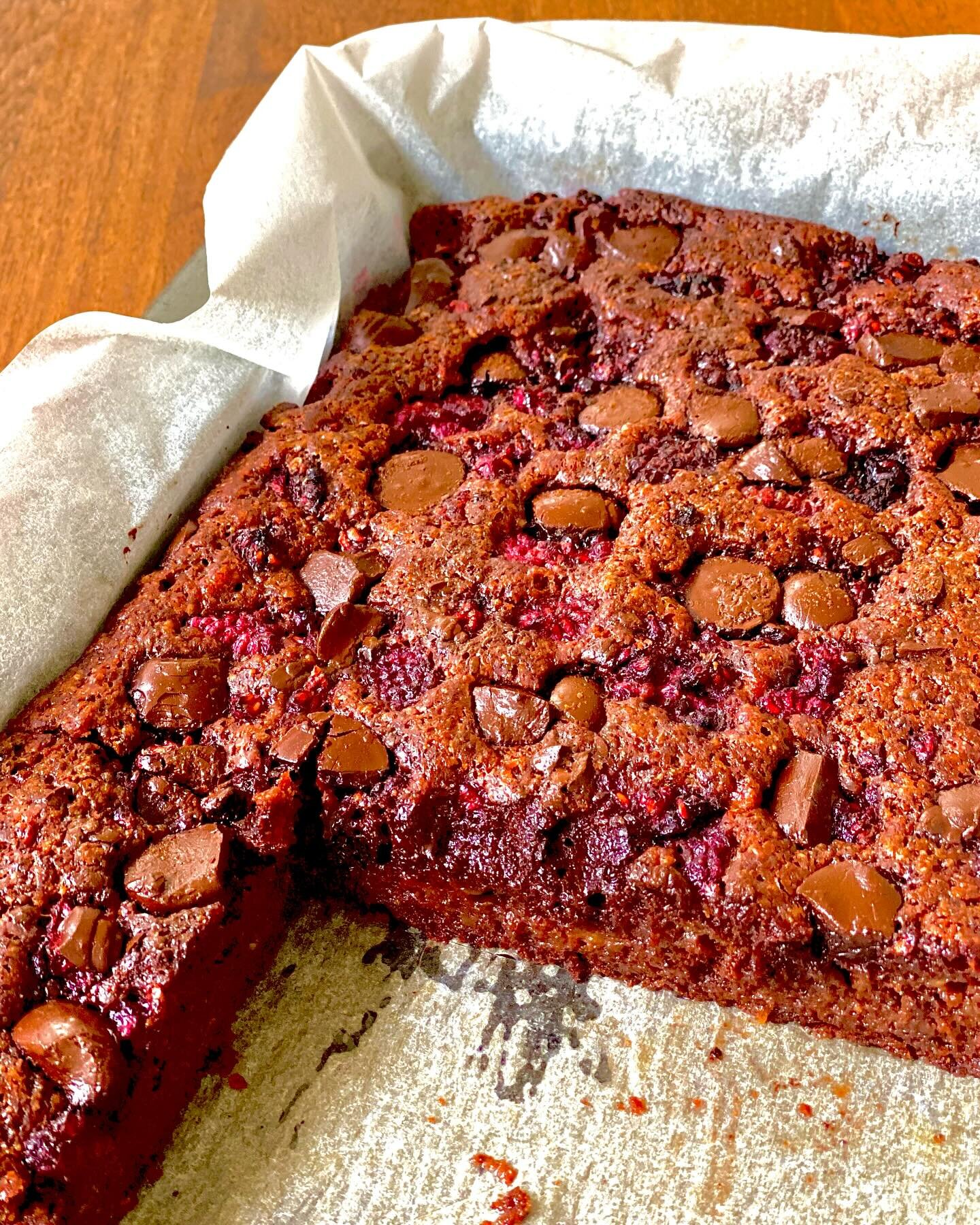 Here&rsquo;s our go-to Vegan and GF Chocolate chip brownie!

Without flax or chia as egg replacements, and one that doesn&rsquo;t get dry overnight - if any survive 😂

I&rsquo;m always looking for healthier ways to make decadent treats.

You know, o