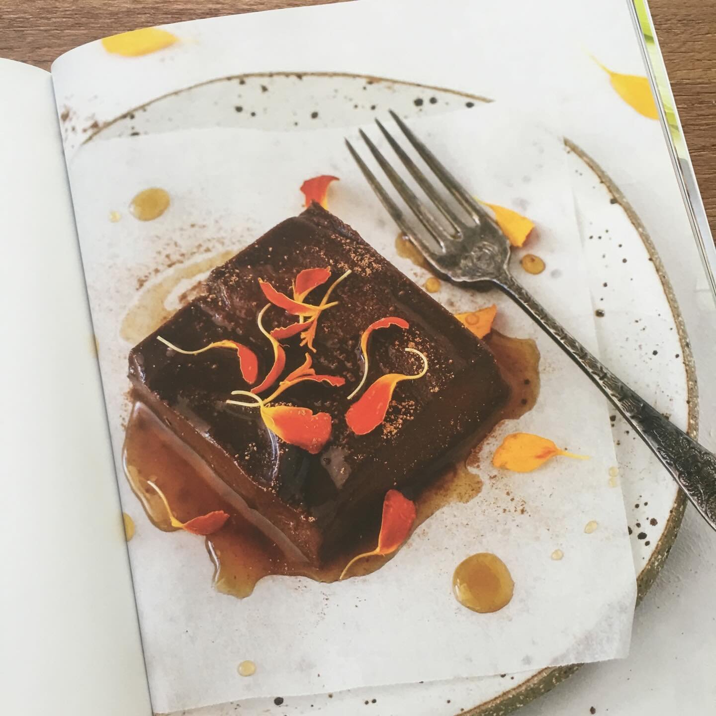 Can we eat 🍫 for breakfast?

It&rsquo;s not recommended to do this every day 😂

But &hellip; what if it&rsquo;s the holidays! Or feels like it is 😃

The right 🍫 isn&rsquo;t full of bad compounds! 

🍫 is full of magnesium, iron, manganese, zinc, 