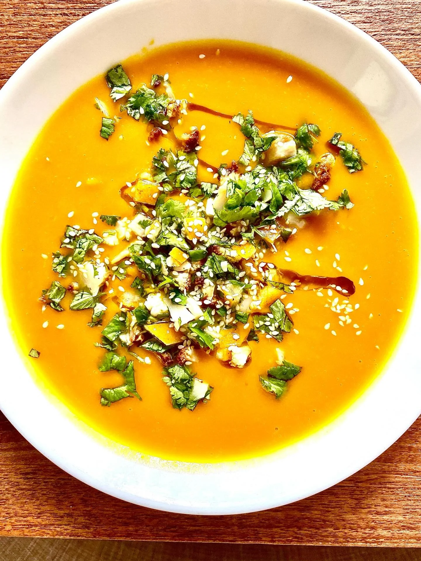 Soup weather arrived again in Austin &hellip; 

Even though the trees are budding with spring leaves 🍃🍃🍃

Time to bring out the soup pot and make some yummy soups again.

As you&rsquo;ll notice, I put lots of raw, fresh ingredients on top of the s