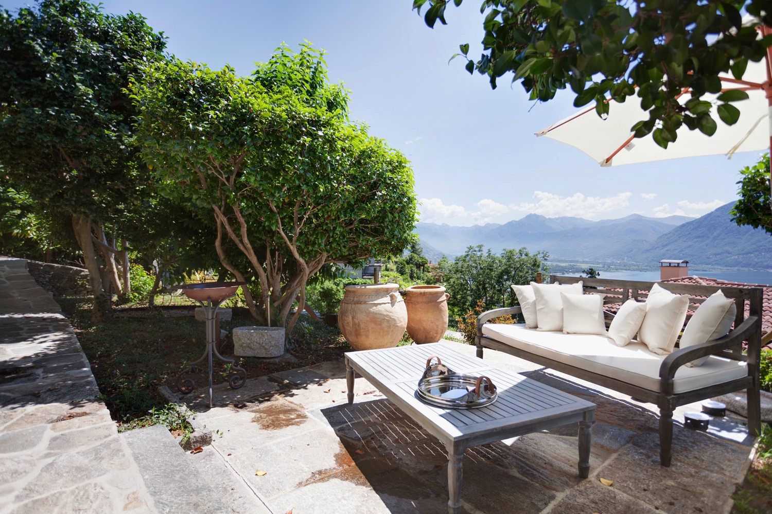 Cosy outdoor sitting areas