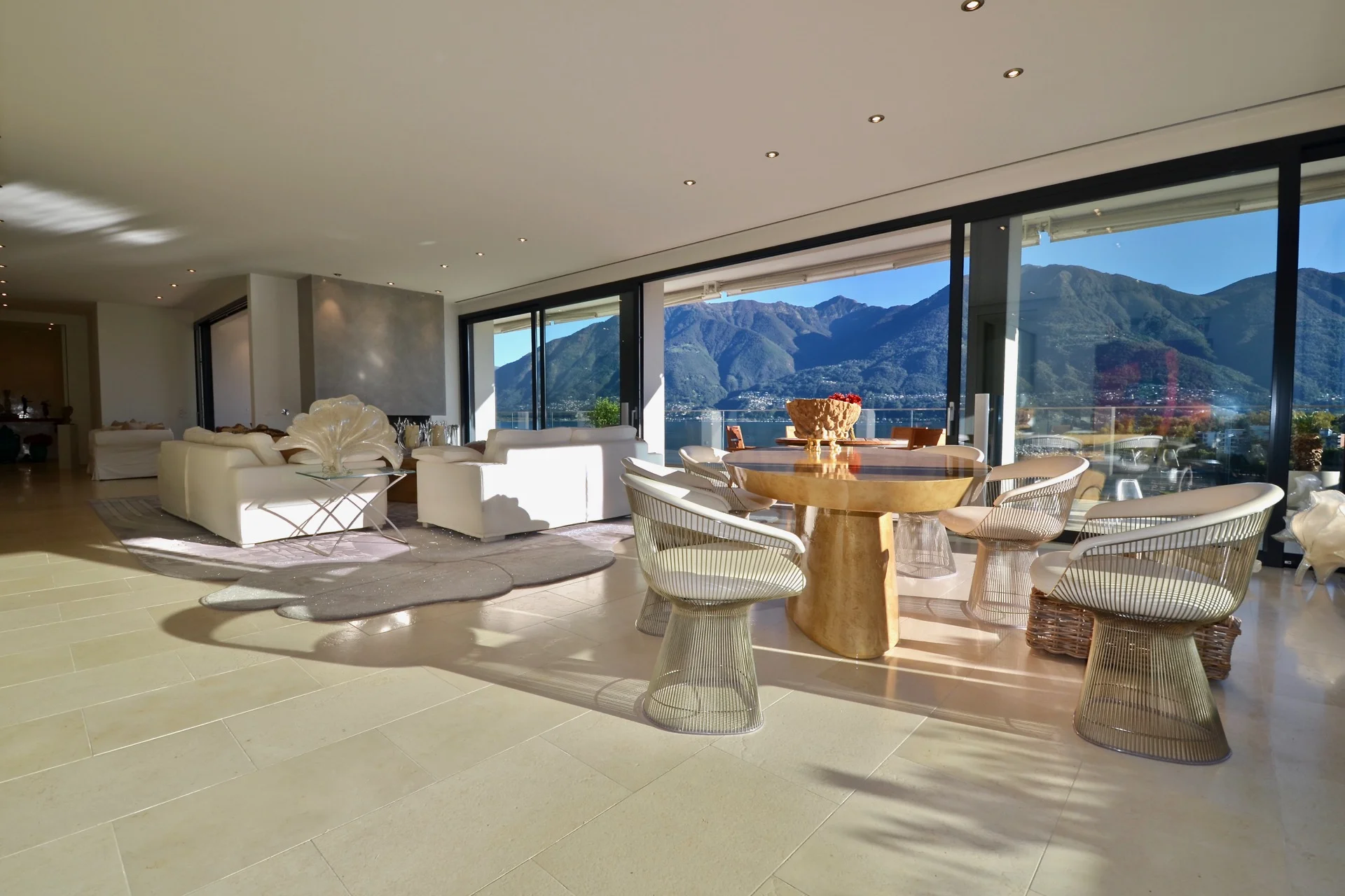 MURALTO, LAGO MAGGIORE, SVIZZERA - REF. 88334 Attico da sogno in straordinaria posizione centrale