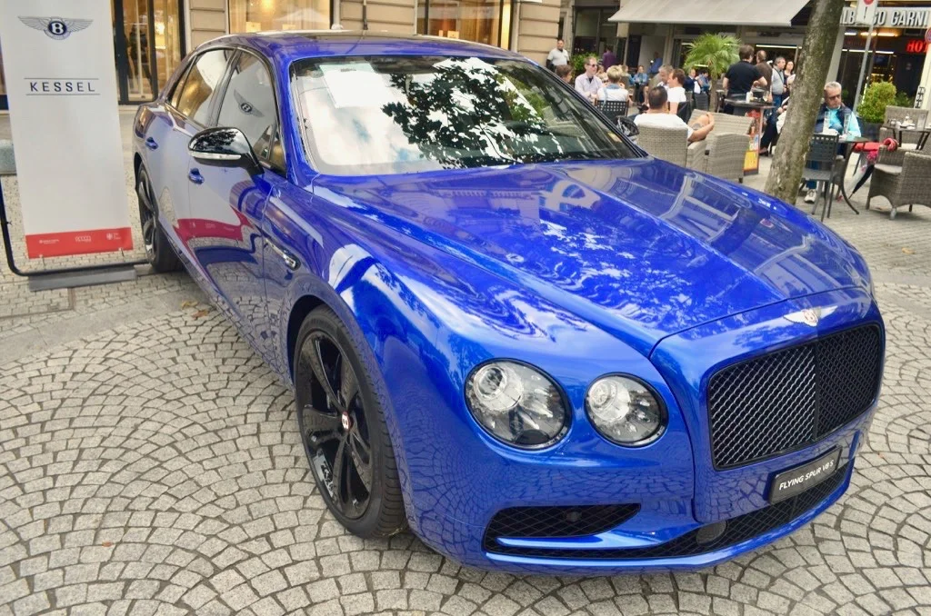 The exclusive car salon returns to via Nassa!